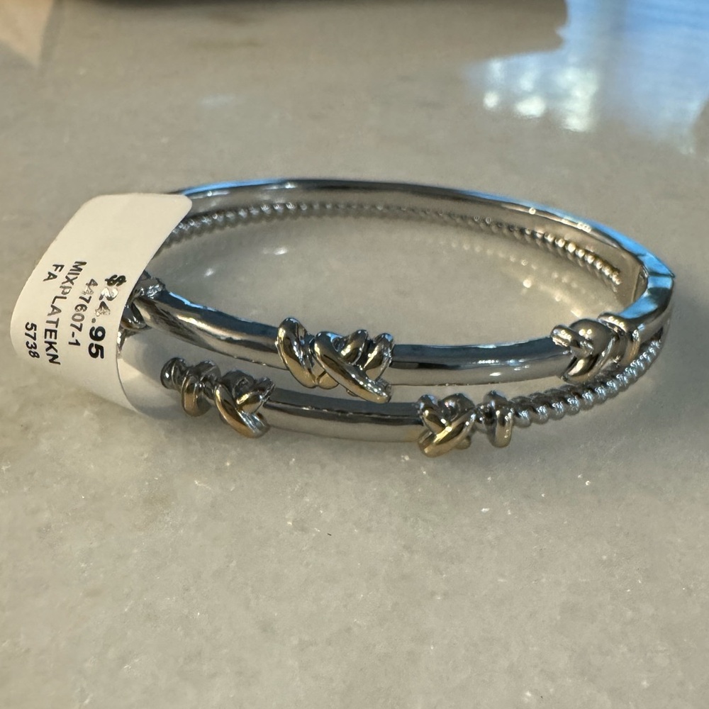 NWT Francesca’s mixed plating bangle